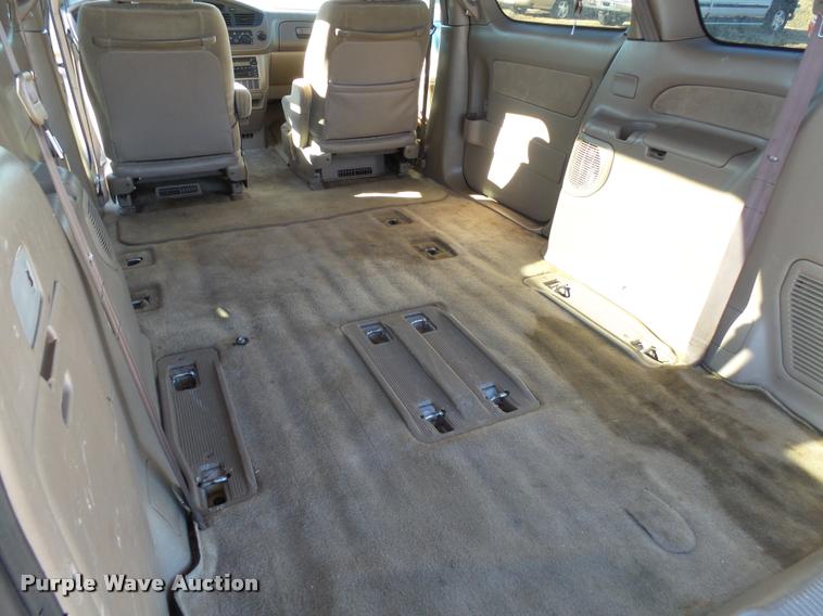 image for item DH9507 2002 Toyota Sienna CE van
