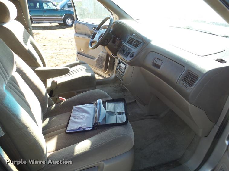 image for item DH9507 2002 Toyota Sienna CE van