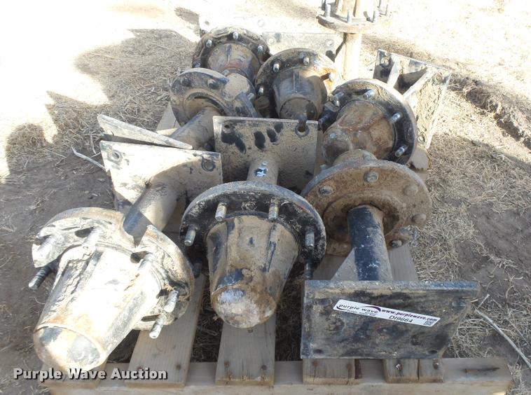 image for item DI9664 (8) eight bolt hubs and spindles