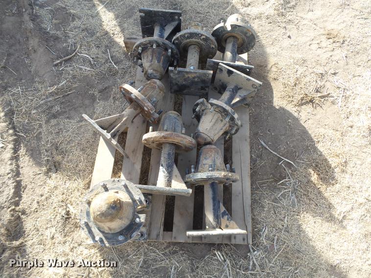 image for item DI9664 (8) eight bolt hubs and spindles