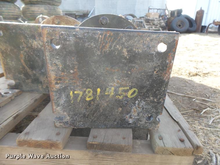 image for item DI9664 (8) eight bolt hubs and spindles