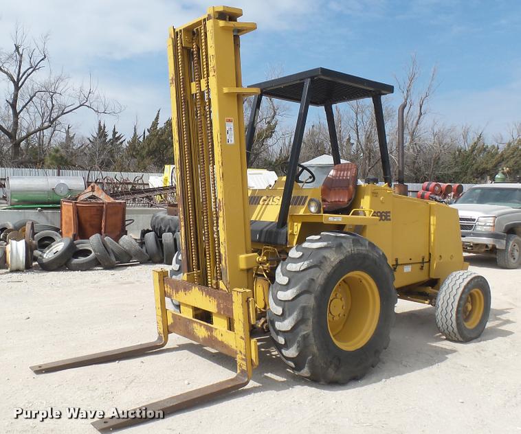 image for item DQ9838 Case 586E forklift