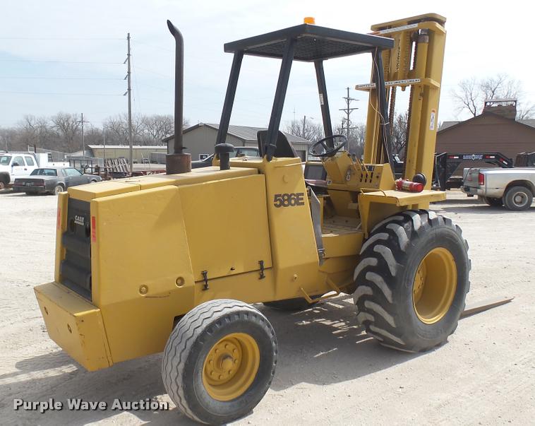 image for item DQ9838 Case 586E forklift