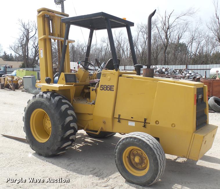 image for item DQ9838 Case 586E forklift