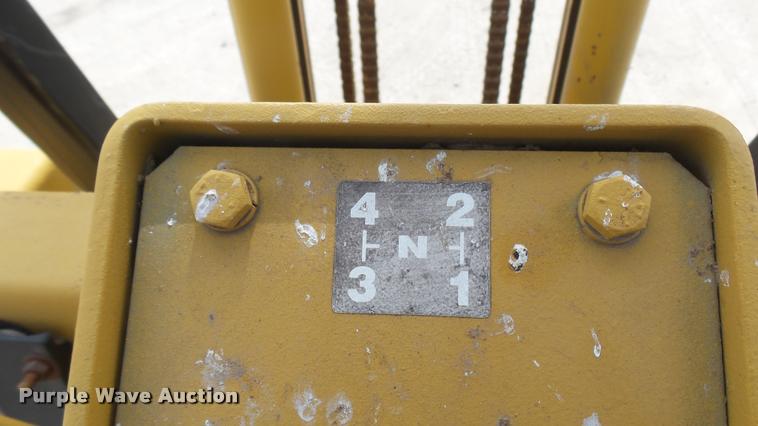 image for item DQ9838 Case 586E forklift