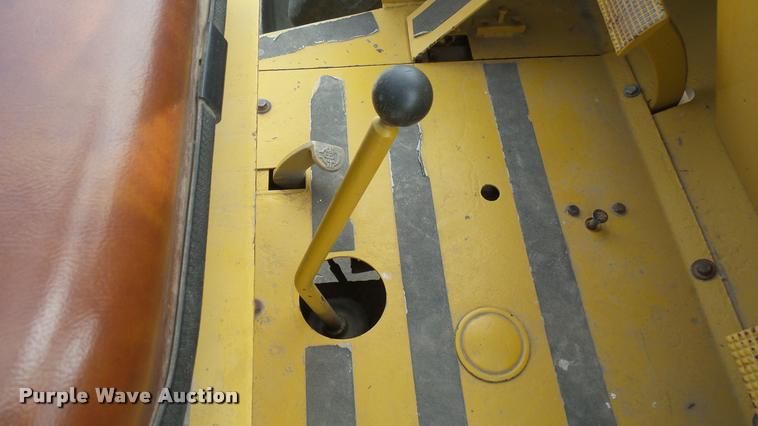 image for item DQ9838 Case 586E forklift