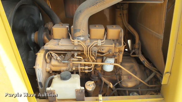 image for item DQ9838 Case 586E forklift