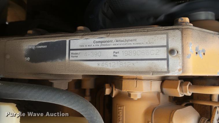 image for item DQ9838 Case 586E forklift