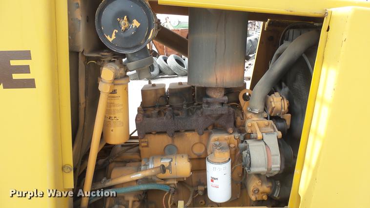 image for item DQ9838 Case 586E forklift