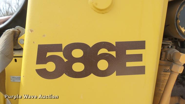 image for item DQ9838 Case 586E forklift