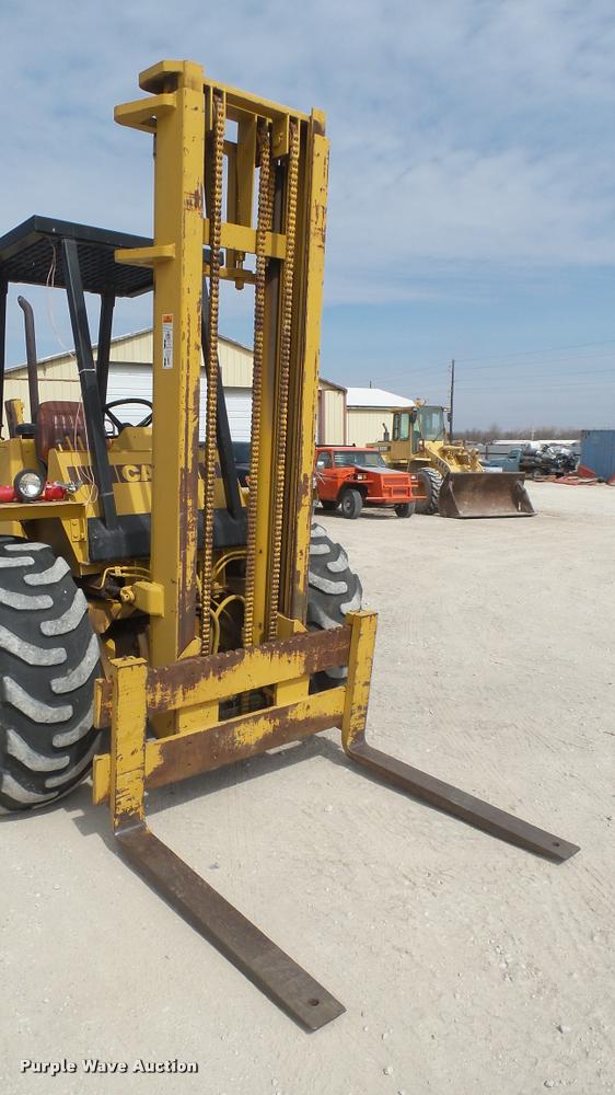 image for item DQ9838 Case 586E forklift