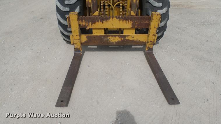 image for item DQ9838 Case 586E forklift