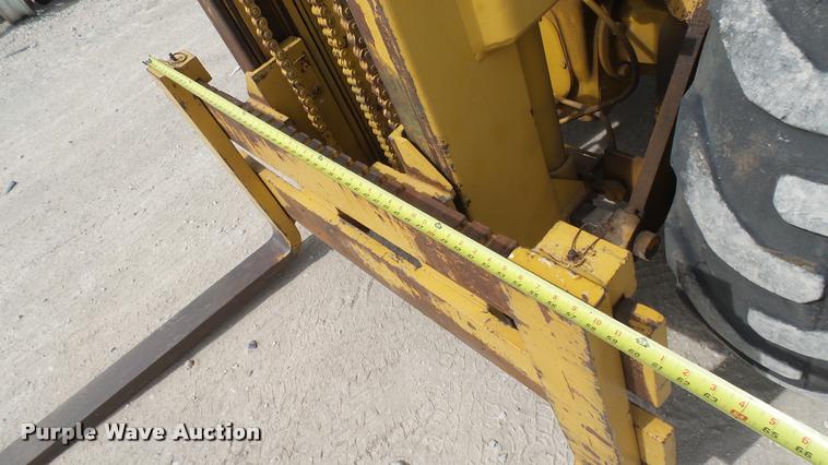 image for item DQ9838 Case 586E forklift