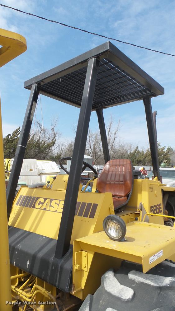 image for item DQ9838 Case 586E forklift