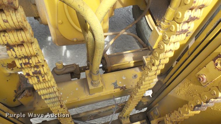 image for item DQ9838 Case 586E forklift