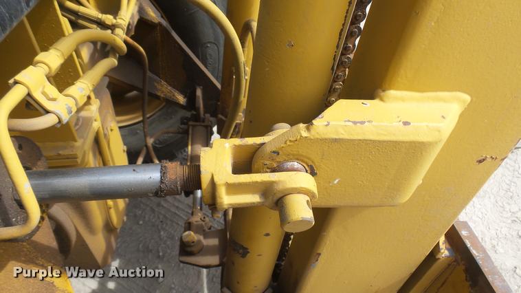 image for item DQ9838 Case 586E forklift