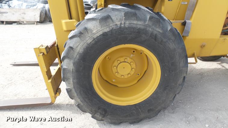 image for item DQ9838 Case 586E forklift