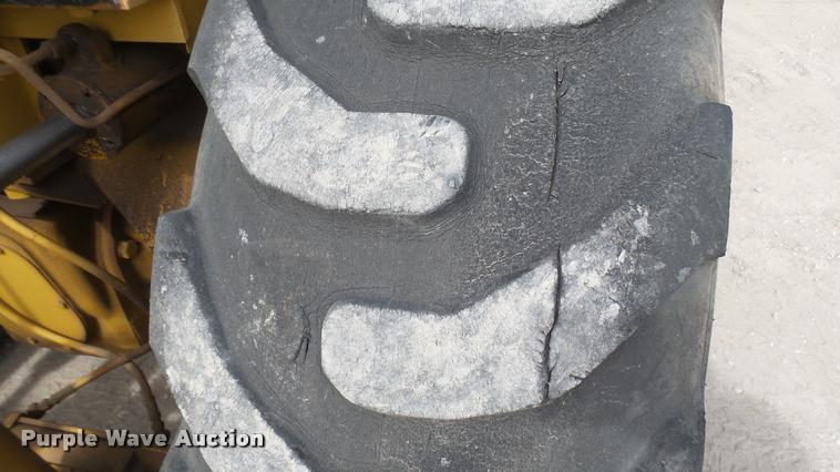 image for item DQ9838 Case 586E forklift