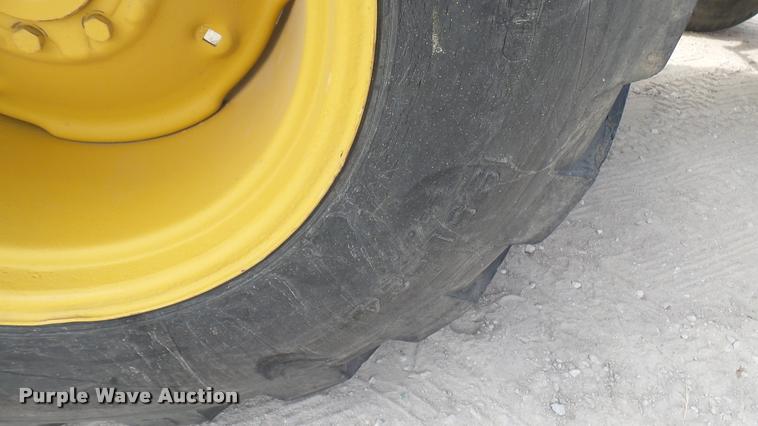 image for item DQ9838 Case 586E forklift