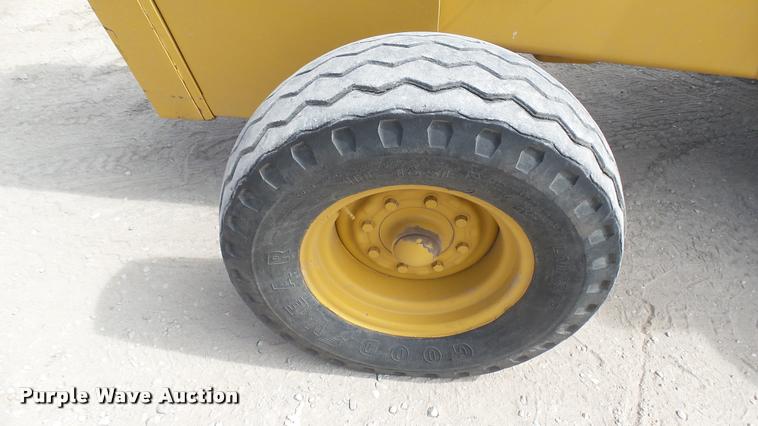 image for item DQ9838 Case 586E forklift