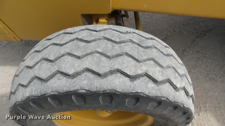 image for item DQ9838 Case 586E forklift