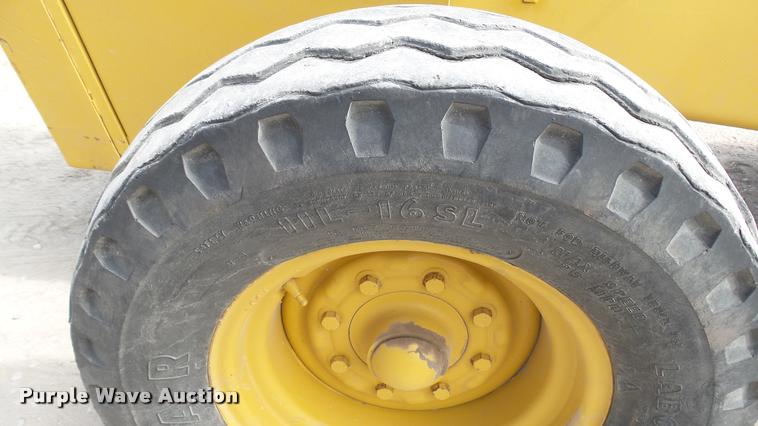 image for item DQ9838 Case 586E forklift