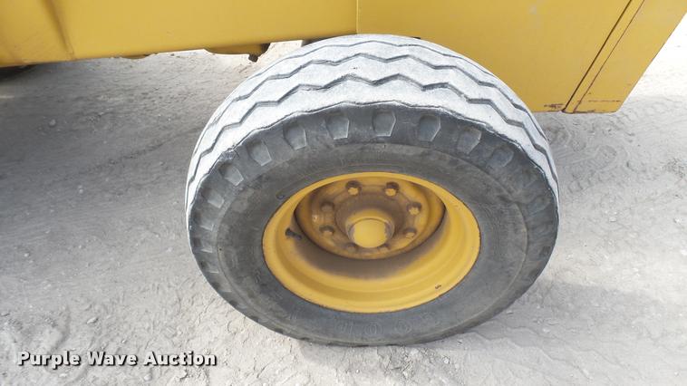 image for item DQ9838 Case 586E forklift