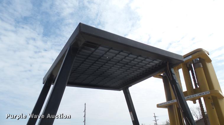 image for item DQ9838 Case 586E forklift