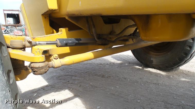 image for item DQ9838 Case 586E forklift