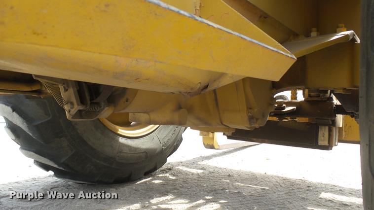 image for item DQ9838 Case 586E forklift