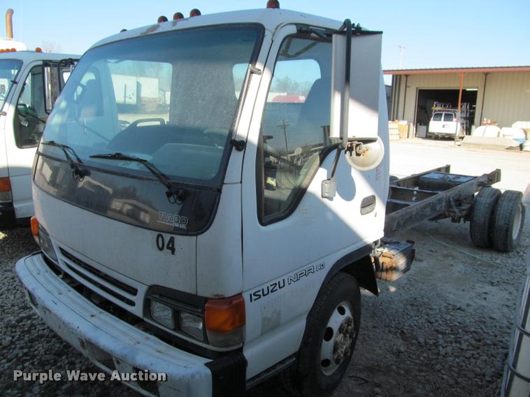 image for item DT9234 2000 Isuzu NPR truck cab and chassis