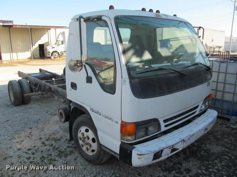 image for item DT9234 2000 Isuzu NPR truck cab and chassis
