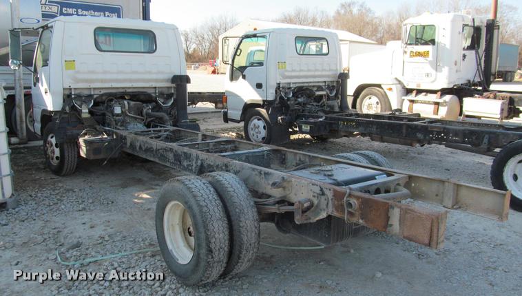 image for item DT9234 2000 Isuzu NPR truck cab and chassis