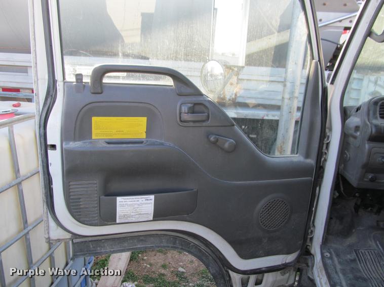 image for item DT9234 2000 Isuzu NPR truck cab and chassis