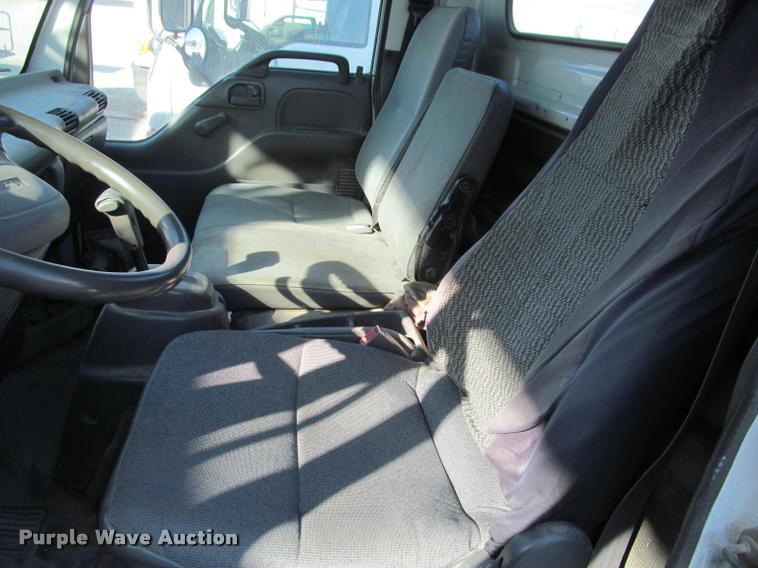 image for item DT9234 2000 Isuzu NPR truck cab and chassis