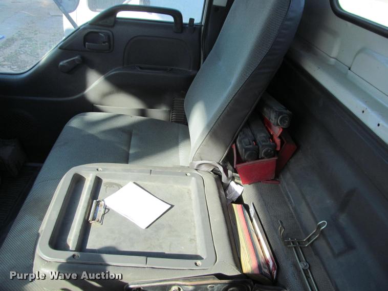 image for item DT9234 2000 Isuzu NPR truck cab and chassis