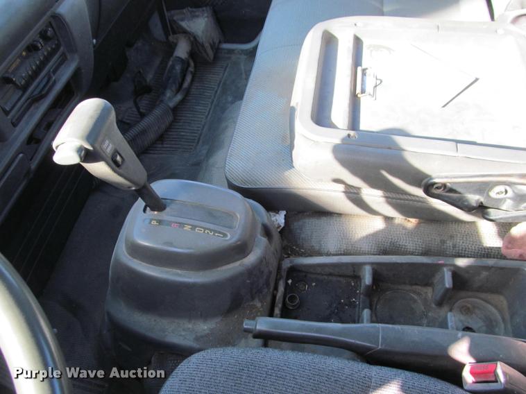 image for item DT9234 2000 Isuzu NPR truck cab and chassis