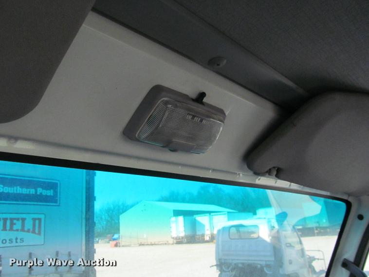 image for item DT9234 2000 Isuzu NPR truck cab and chassis