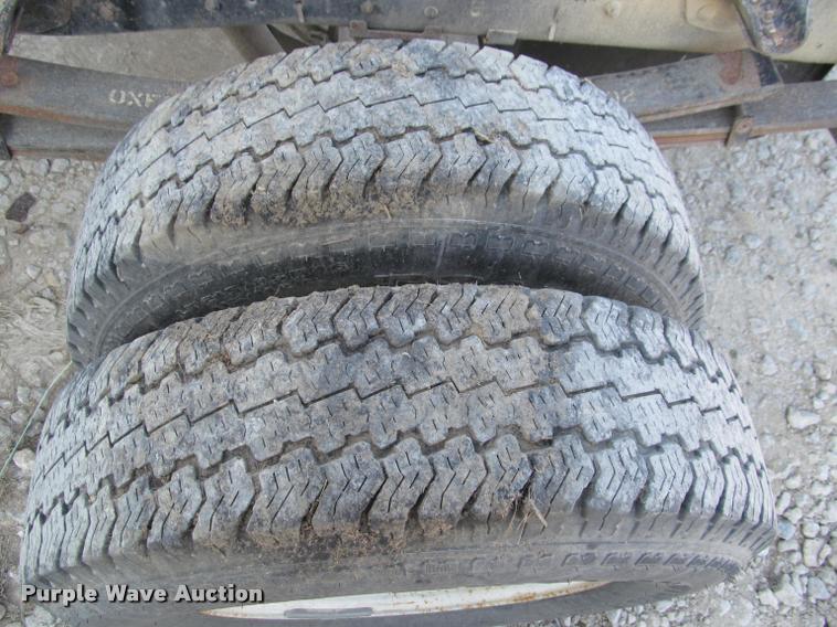 image for item DT9234 2000 Isuzu NPR truck cab and chassis