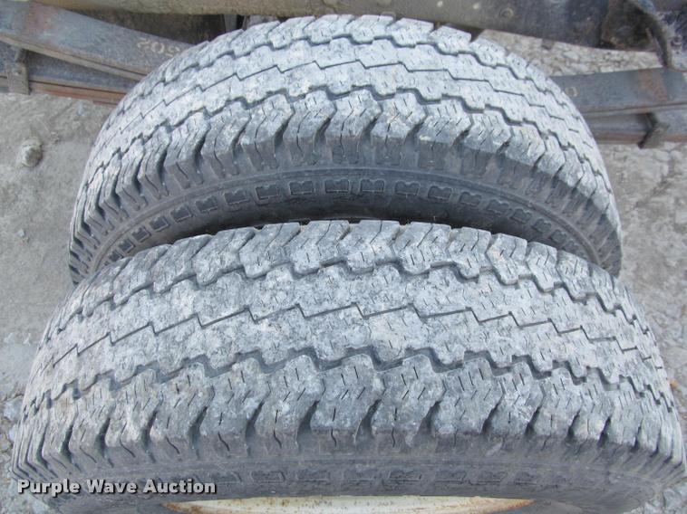 image for item DT9234 2000 Isuzu NPR truck cab and chassis