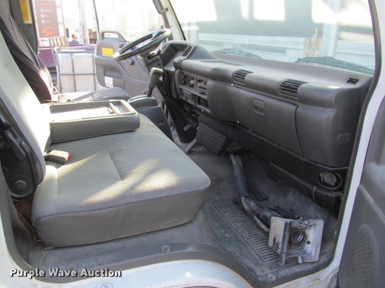 image for item DT9234 2000 Isuzu NPR truck cab and chassis