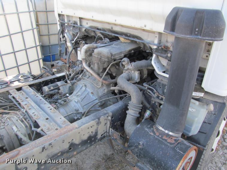 image for item DT9234 2000 Isuzu NPR truck cab and chassis