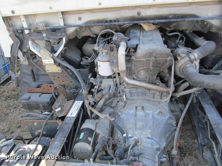 image for item DT9234 2000 Isuzu NPR truck cab and chassis