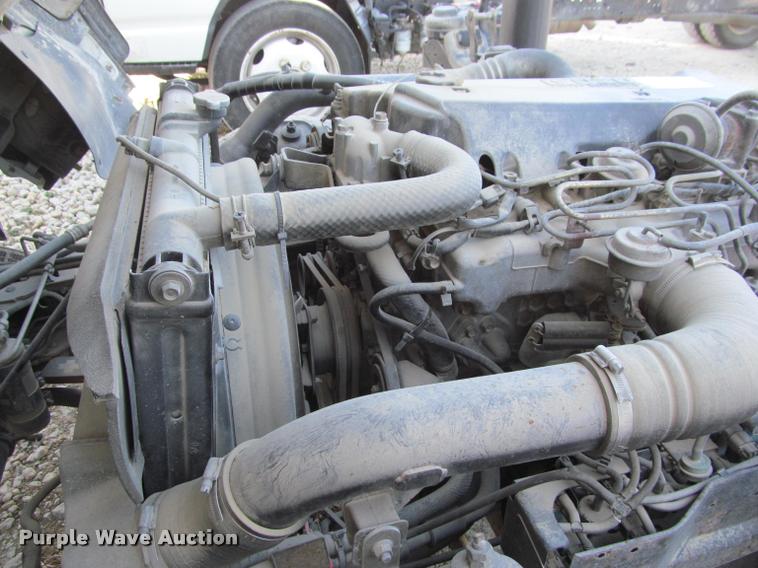 image for item DT9234 2000 Isuzu NPR truck cab and chassis