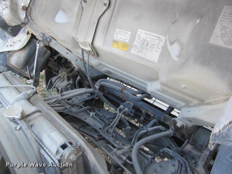 image for item DT9234 2000 Isuzu NPR truck cab and chassis