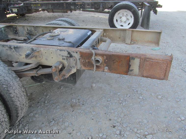 image for item DT9234 2000 Isuzu NPR truck cab and chassis