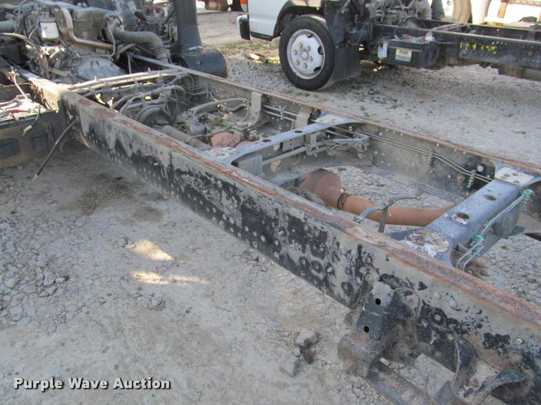 image for item DT9234 2000 Isuzu NPR truck cab and chassis