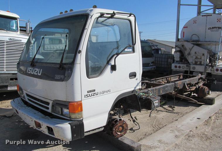image for item DT9235 1996 Isuzu NPR truck cab and chassis