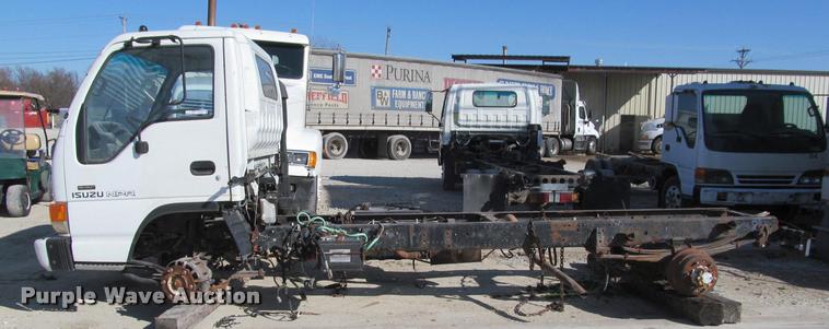 image for item DT9235 1996 Isuzu NPR truck cab and chassis