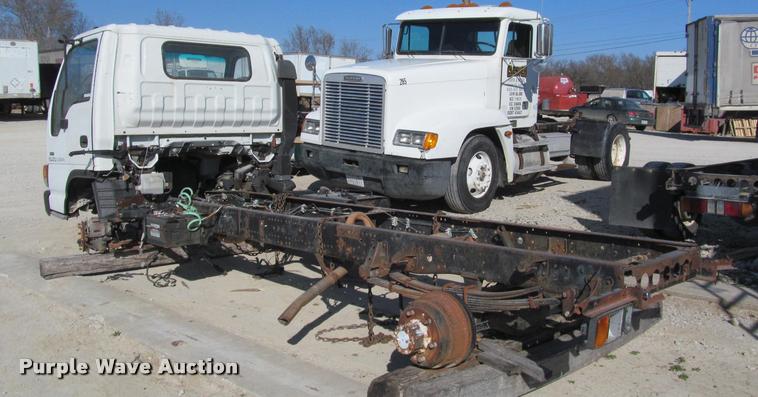 image for item DT9235 1996 Isuzu NPR truck cab and chassis